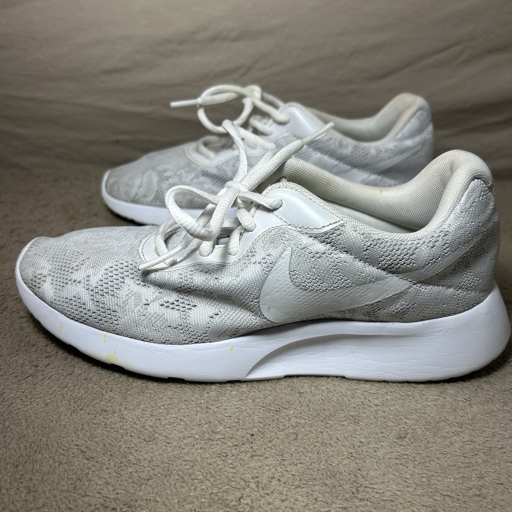 Nike Tanjun ENG Womens 7‎ White Gray Floral Mesh Running Shoes 902865-100
